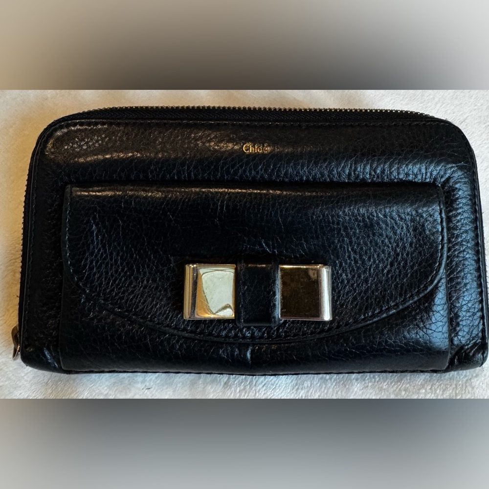 Chloé Black Leather Bow Zip Around Wallet Gold Hardware
